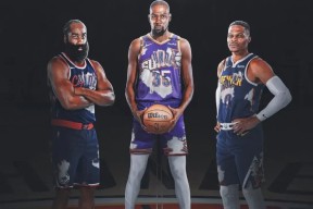 九游体育-莱万多夫斯基焦点对战，杜兰特与30激战IG分钟，领先优势明显胜负难料！